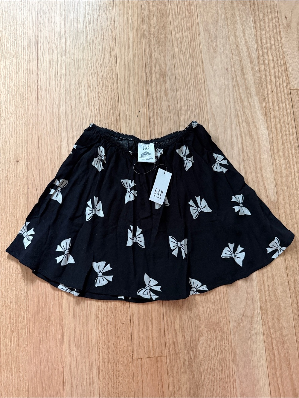 GAP XS (4-5 years) Black Skirt with White Bow Print